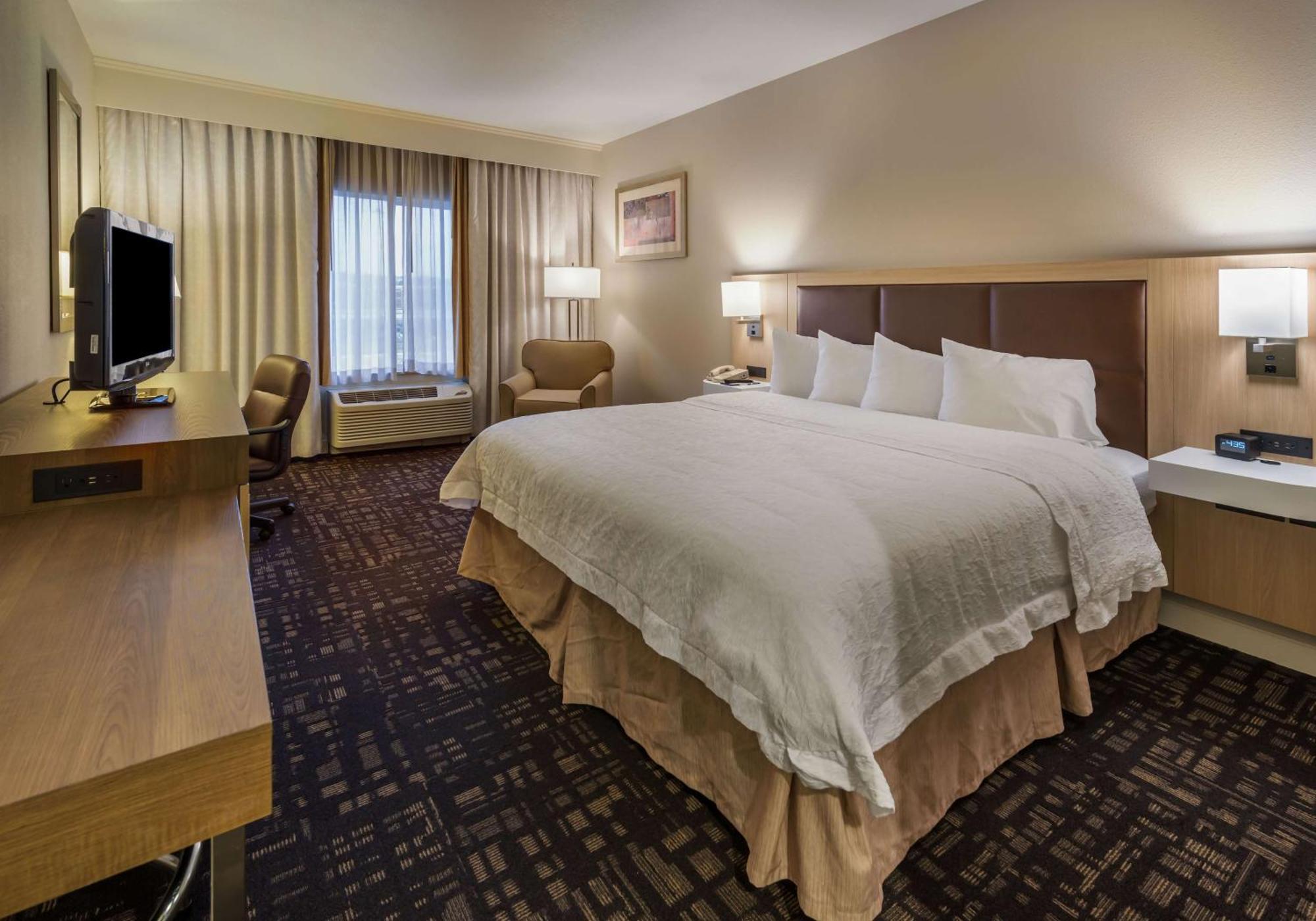 Deluxe King Room - Non-Smoking