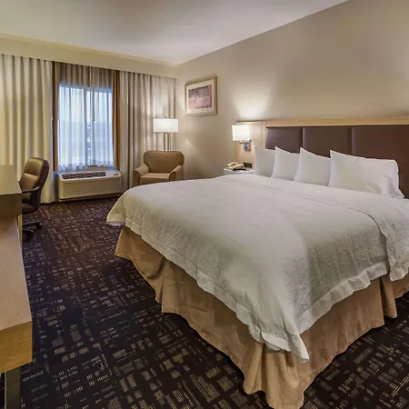 Hampton Inn & Suites Reno-3